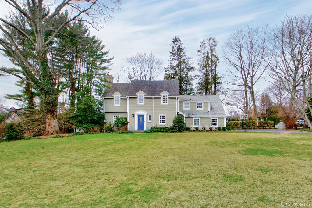 109 Country Club Drive, Port Washington, NY 11050