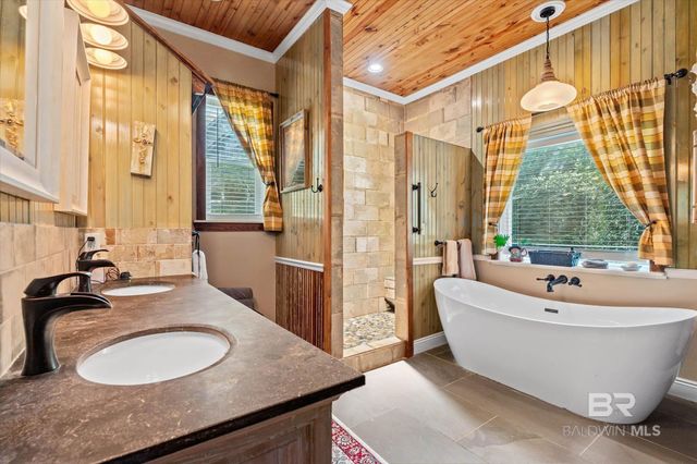 901 Captain O'Neal Drive, Daphne, AL 36526