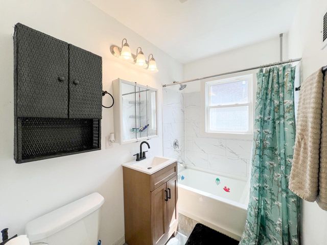 2159 Farnam STREET, La Crosse, WI 54601