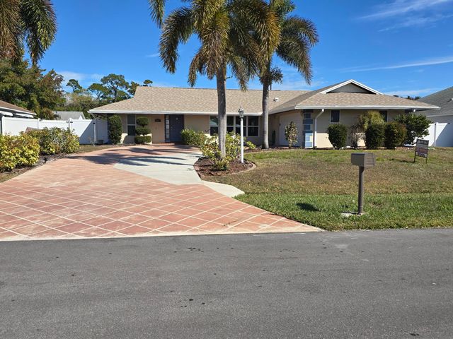 1011 SE Spinnaker Avenue, Port St. Lucie, Port St Lucie, FL 34983