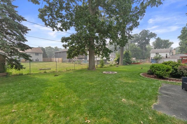 9921 271st AVENUE, Trevor, WI 53179