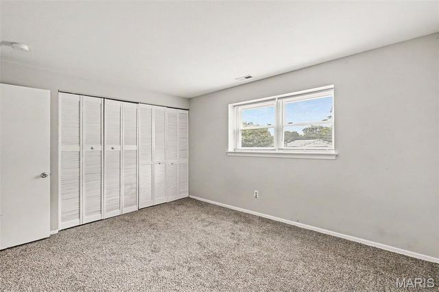 1555 Ville Gloria Lane, Hazelwood, MO 63042