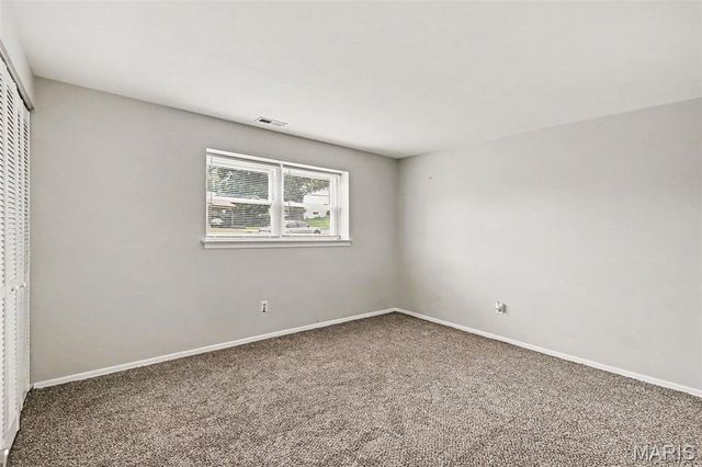 1555 Ville Gloria Lane, Hazelwood, MO 63042