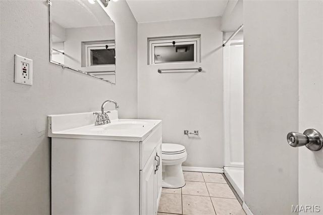 1555 Ville Gloria Lane, Hazelwood, MO 63042