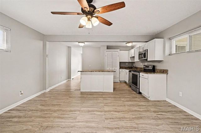 1555 Ville Gloria Lane, Hazelwood, MO 63042