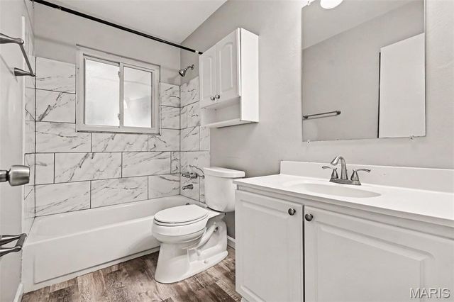 1555 Ville Gloria Lane, Hazelwood, MO 63042