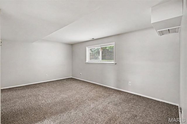 1555 Ville Gloria Lane, Hazelwood, MO 63042