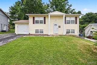 1555 Ville Gloria Lane, Hazelwood, MO 63042