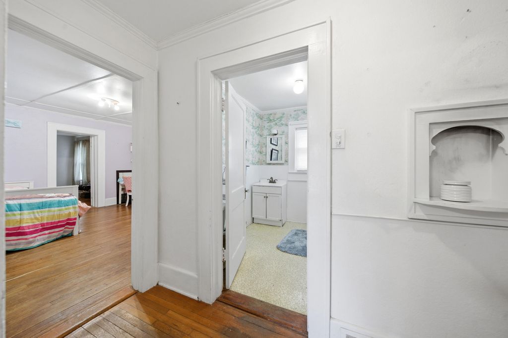 Image 15 of property listing at 495 Barnwell Street, Springfield, SC 29146