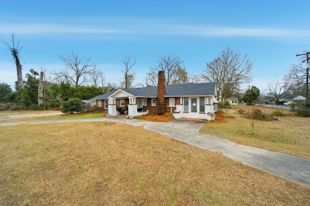 Image 2 of property listing at 495 Barnwell Street, Springfield, SC 29146