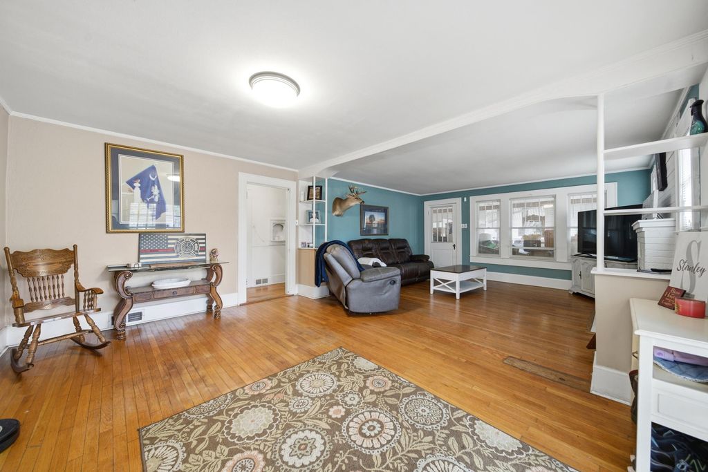 Image 5 of property listing at 495 Barnwell Street, Springfield, SC 29146