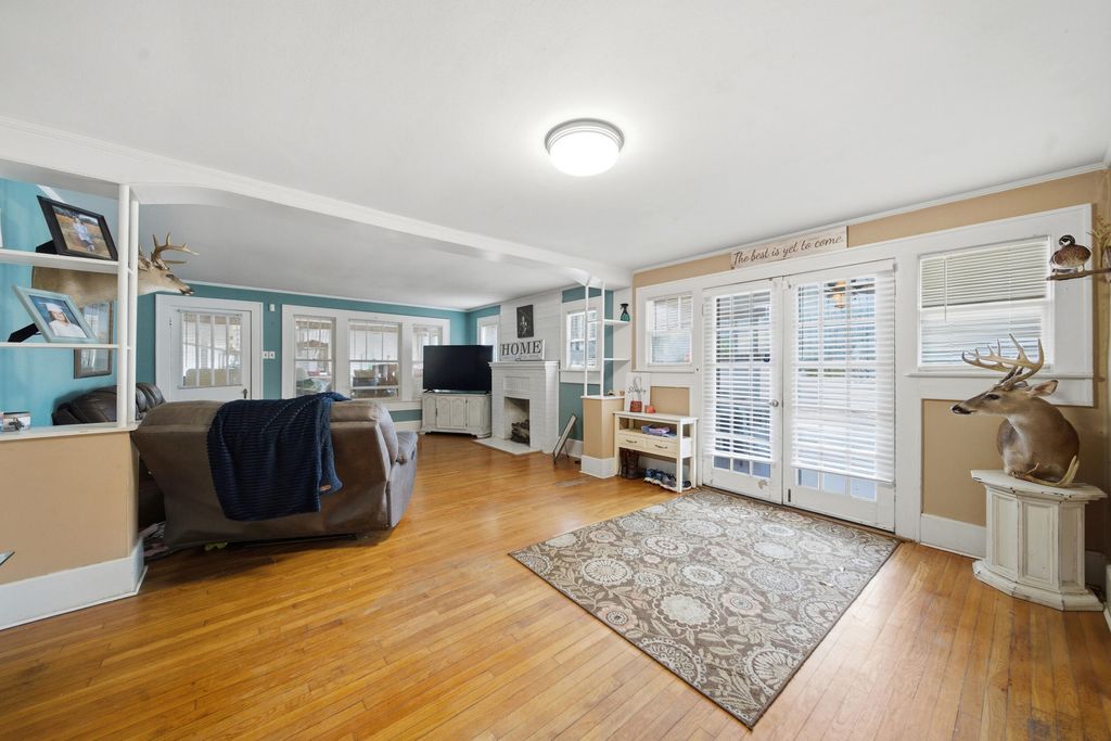 Image 8 of property listing at 495 Barnwell Street, Springfield, SC 29146