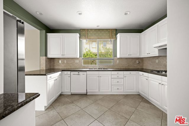 631 Clearwater Creek Drive 30, Thousand Oaks, CA 91320