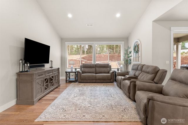 812 Tiedeman Road NW, Lakebay, WA 98349