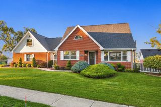 917 McCarthy Road, Lemont, IL 60439