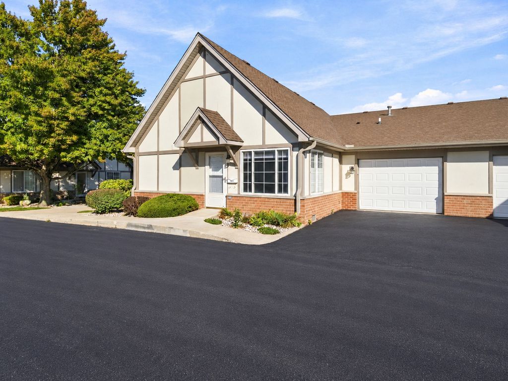 1684 Willow Circle Drive 1684, Crest Hill, IL 60403 — exterior