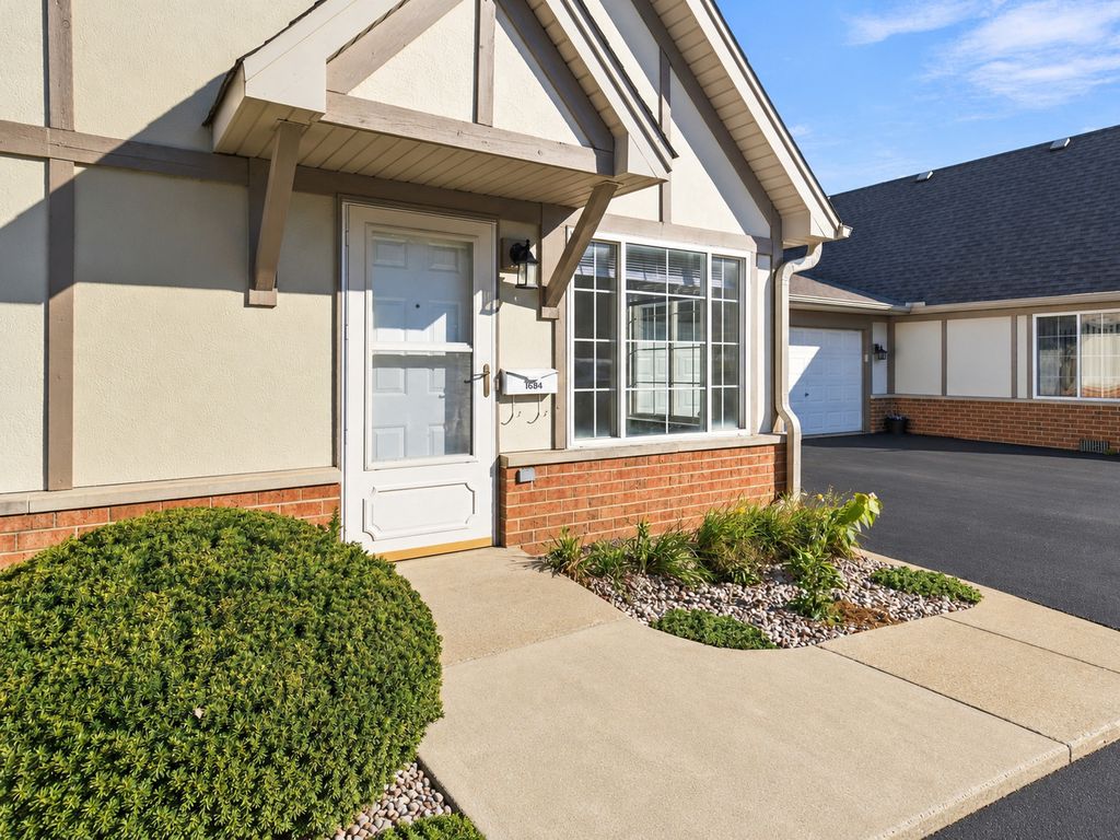 1684 Willow Circle Drive 1684, Crest Hill, IL 60403 — photo 2