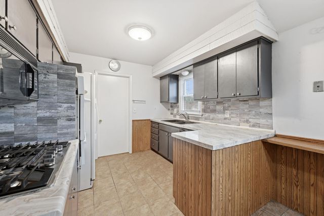 7556 Major Avenue N, Brooklyn Park, MN 55443