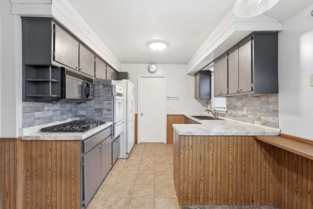 7556 Major Avenue N, Brooklyn Park, MN 55443