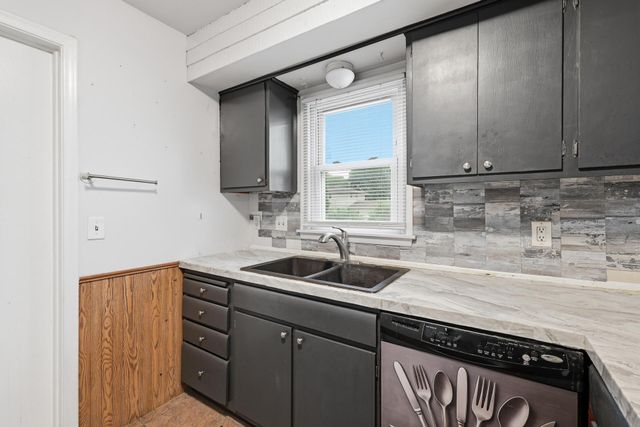 7556 Major Avenue N, Brooklyn Park, MN 55443