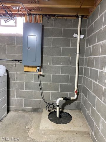 313 Abby Lane, Hartville, OH 44632