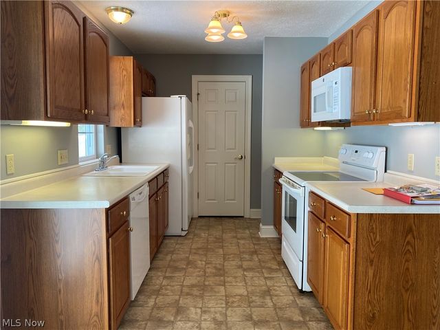 313 Abby Lane, Hartville, OH 44632