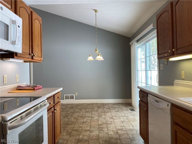 313 Abby Lane, Hartville, OH 44632