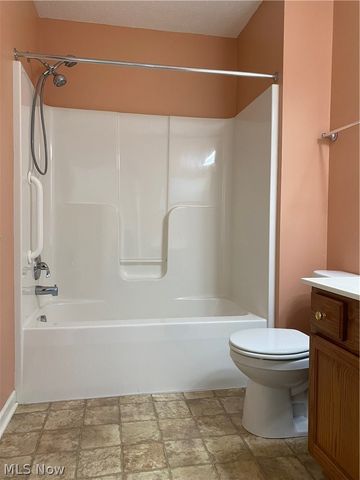 313 Abby Lane, Hartville, OH 44632