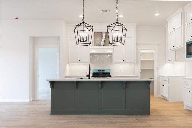 2305 NW 170th Street, Edmond, OK 73012