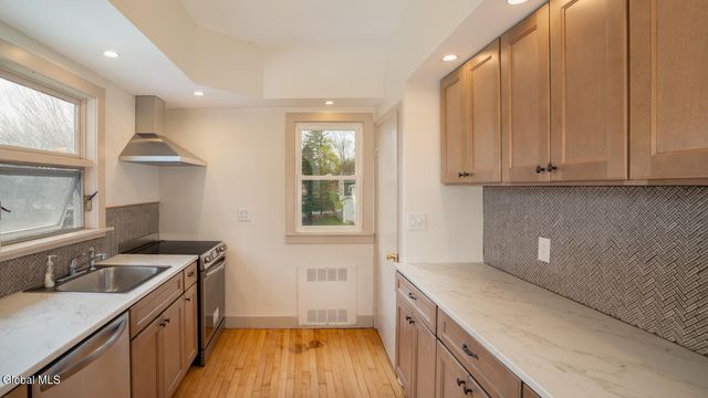 19 Elmwood Court, North Greenbush, NY 12198