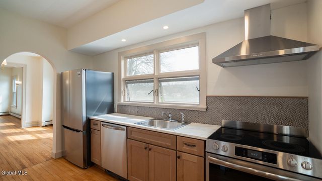 19 Elmwood Court, North Greenbush, NY 12198