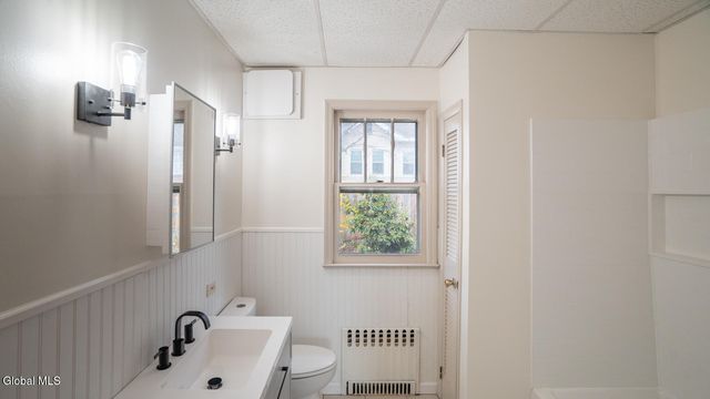 19 Elmwood Court, North Greenbush, NY 12198