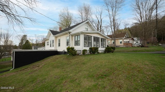 19 Elmwood Court, North Greenbush, NY 12198