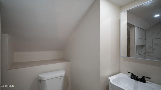 19 Elmwood Court, North Greenbush, NY 12198