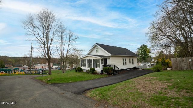 19 Elmwood Court, North Greenbush, NY 12198