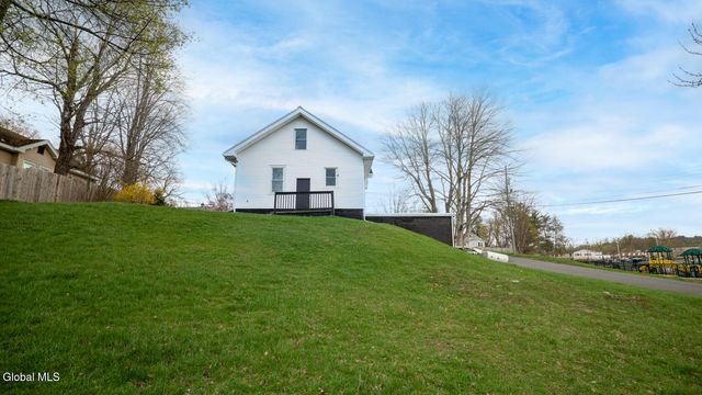 19 Elmwood Court, North Greenbush, NY 12198