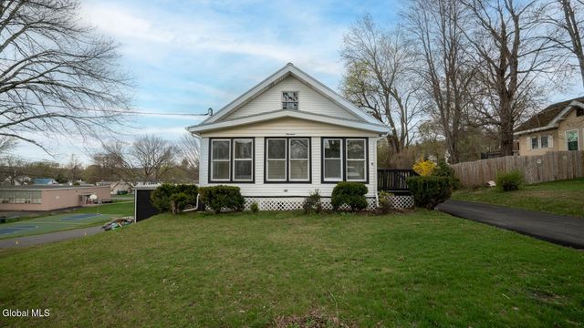 19 Elmwood Court, North Greenbush, NY 12198