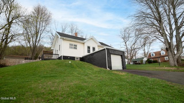 19 Elmwood Court, North Greenbush, NY 12198