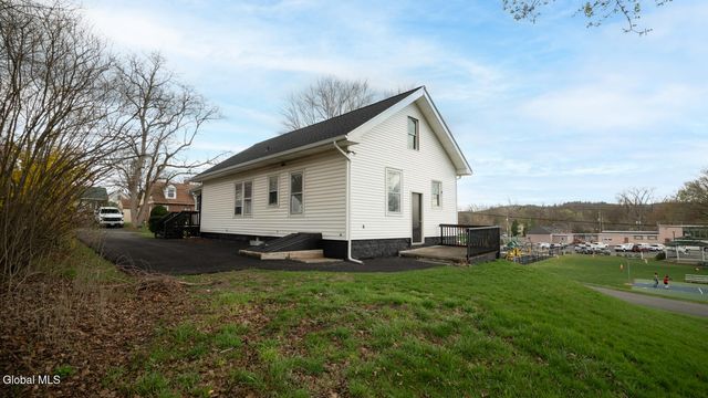 19 Elmwood Court, North Greenbush, NY 12198