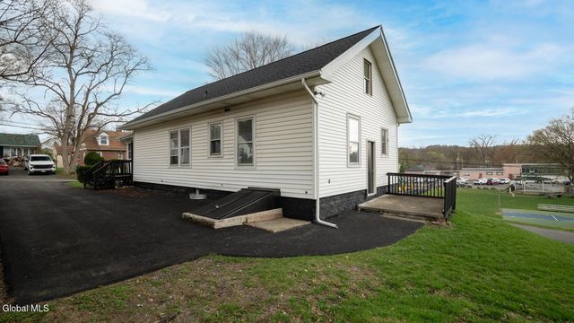 19 Elmwood Court, North Greenbush, NY 12198