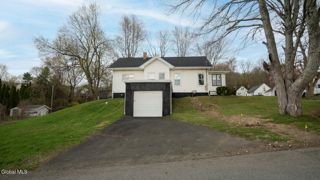 19 Elmwood Court, North Greenbush, NY 12198
