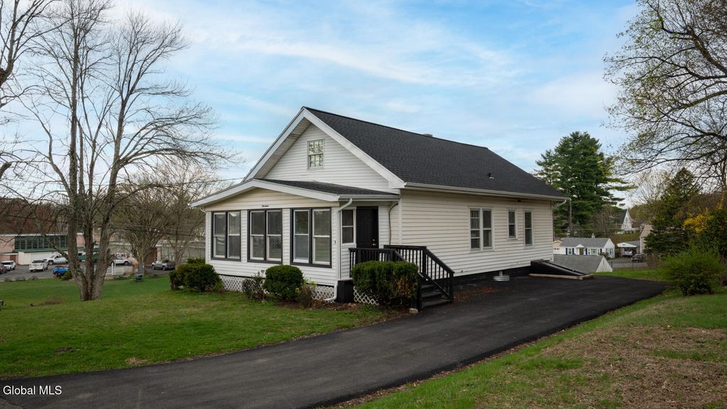 19 Elmwood Court, North Greenbush, NY 12198