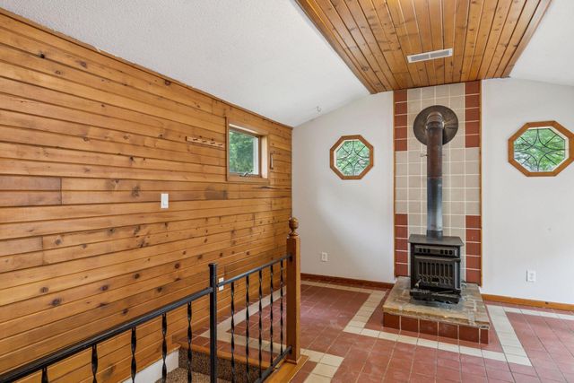 352 2nd Street, Gaylord, MN 55334