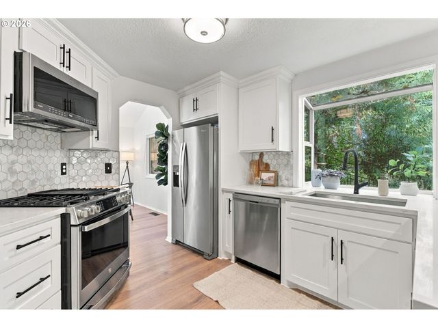 2723 Sw CAROLINA St, Portland, OR 97239