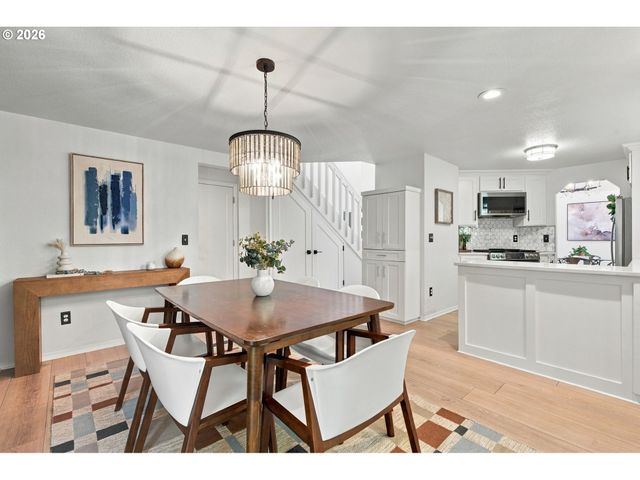 2723 Sw CAROLINA St, Portland, OR 97239