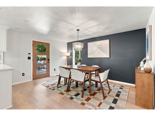 2723 Sw CAROLINA St, Portland, OR 97239