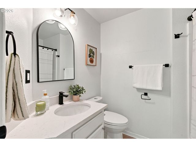 2723 Sw CAROLINA St, Portland, OR 97239