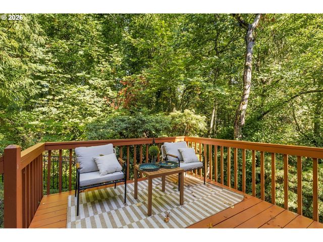 2723 Sw CAROLINA St, Portland, OR 97239