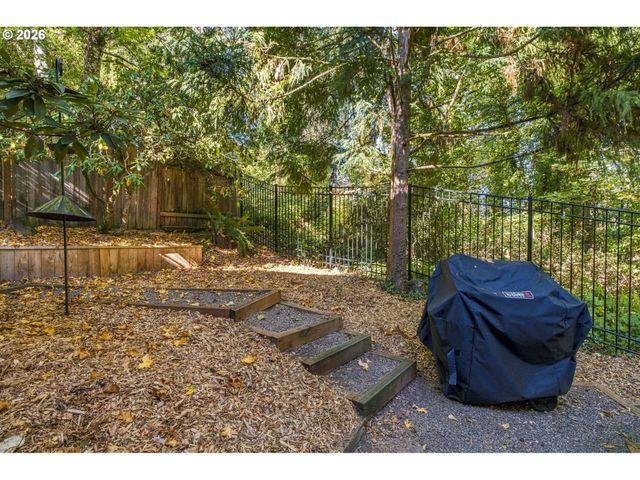 2723 Sw CAROLINA St, Portland, OR 97239