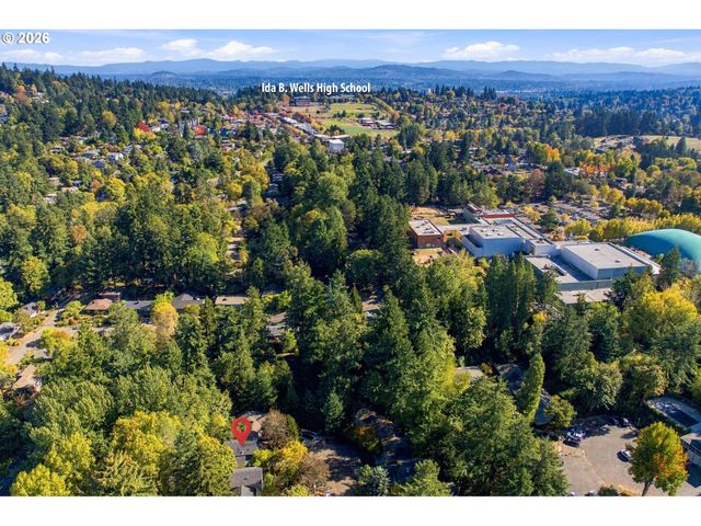 2723 Sw CAROLINA St, Portland, OR 97239